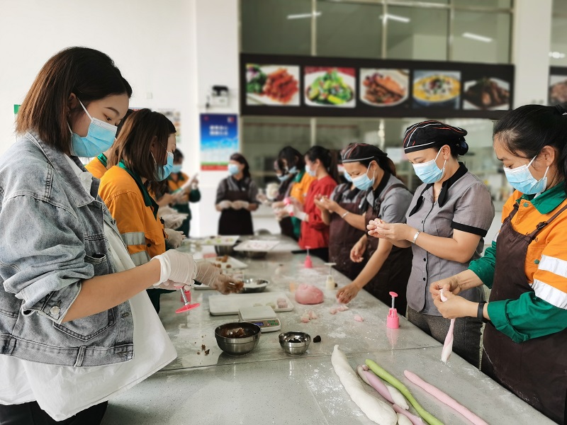 月是故乡明 饼表思念情——祥云建云开展自制月饼活动